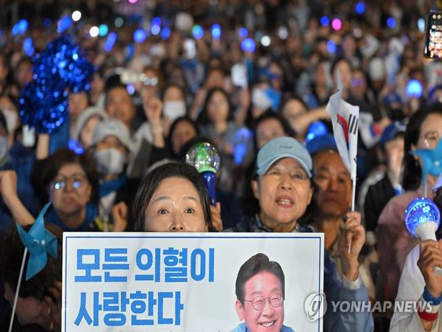 ▲ 6.4 대통령선거 개표방송을 지켜보는 이재명 대선후보 지지자들 ⓒ연합뉴스