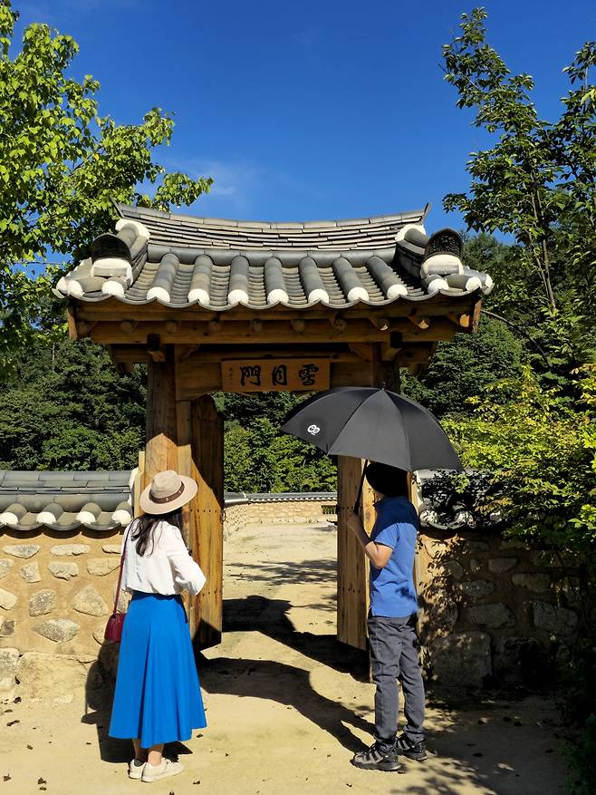 제월문.