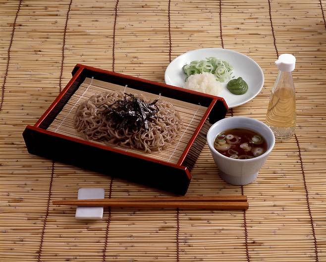 메밀국수는&nbsp;100g에 100㎉·메밀전병은 167㎉ 정도로 다이어트 식단으로 적합하다. 클립아트코리아 제공