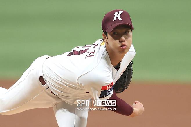 ▲ 그나마 메이저리그 선발 로테이션에 가장 가깝다는 안우진도 미국에 가려면 아직 많은 시간이 남아 있다 ⓒ곽혜미 기자