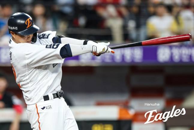 한화 채은성이 8일 대전 KIA전 3회말 1사 만루소 우익선상 적시타를 치고 있다. /사진=한화 이글스 제공