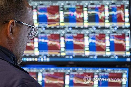 뉴욕 증권거래소의 트레이더 [뉴욕 AP=연합뉴스. 재판매 및 DB 금지]
