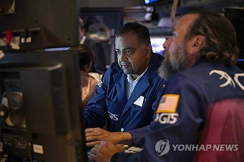 뉴욕증권거래소의 트레이더 [AP 연합뉴스 자료사진. 재판매 및 DB 금지]