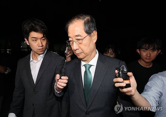 한덕수 전 국무총리, 내란특검 조사 종료 (서울=연합뉴스) 임화영 기자 = 한덕수 전 국무총리가 2일 서울 서초구 서울고검에서 내란특검 조사를 받은 뒤 청사를 떠나고 있다. 2025.7.3 hwayoung7@yna.co.kr
