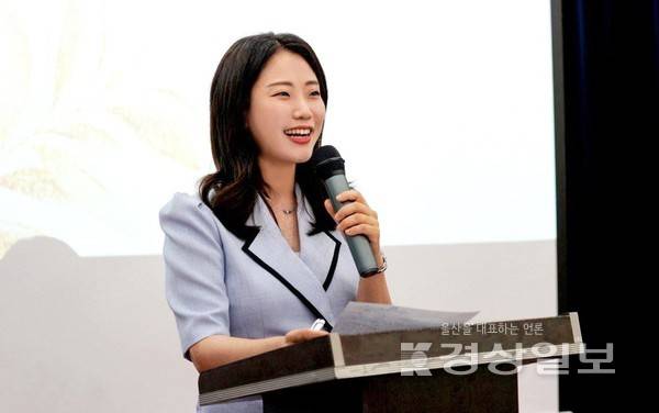 ㈔세계여성평화그룹(IWPG) 전나영 신임 대표가 1일 서울 스페이스쉐어 서울중부센터에서 열린 대표이사 이·취임식에서 취임사를 하고 있다. (제공: IWPG)