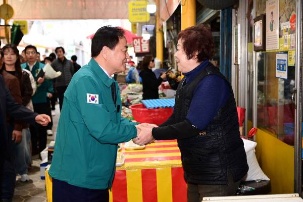 배낙호 시장이 지난 4월 취임 후 현장 민생 행보를 통해 지역'체감 경기' 살리는 실질 지원 정책을 확대하고 있다.