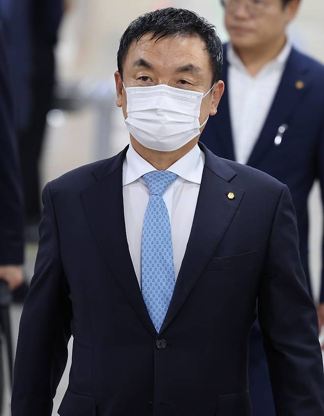 권오수 전 도이치모터스 회장이 지난해 9월 12일 오후 서울 서초구 서울고등법원에서 '도이치모터스 주가조작 의혹'과 관련 항소심 선고공판에 출석하고 있다. 사진=뉴시스