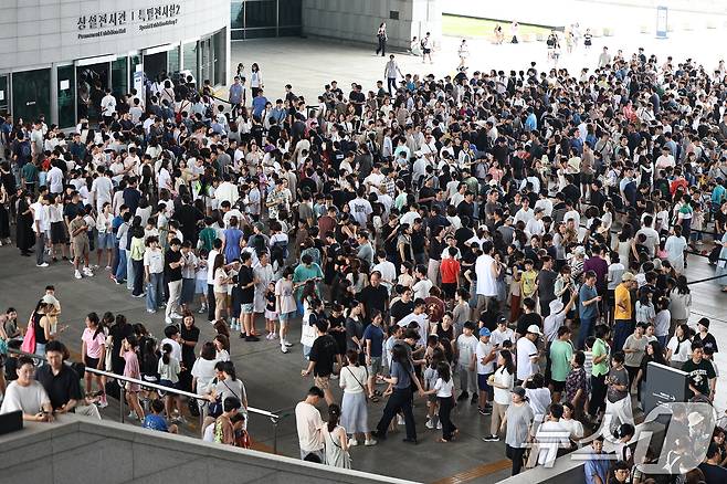 3일 오전 서울 용산구 국립중앙박물관 전시실 앞 광장이 입장을 대기하는 시민들로 북적이고 있다. 2025.8.3/뉴스1 ⓒ News1 민경석 기자