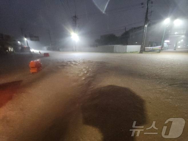3일 전남 무안군에 시간당 140㎜의 폭우가 내려 읍내가 침수된 모습.(무안군 제공. 재배포 및 DB 금지)