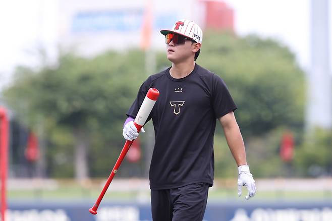 KIA 김도영이 2일 광주-기아 챔피언스 필드에서 2025 KBO리그 한화와 경기에 앞서 타격 훈련을 준비하고 있다. 사진 | KIA 타이거즈