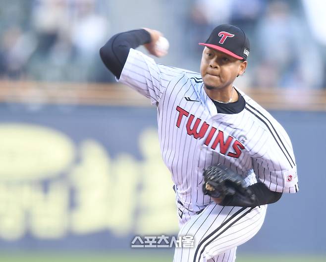LG 선발투수 에르난데스가 15일 잠실야구장에서 열린 2025 KBO 리그 삼성과 경기에서 역투하고 있다. 잠실 | 최승섭기자 thunder@sportsseoul.com