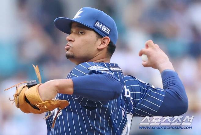 삼성 가라비토가 3일 대구 LG전에 선발 등판해 5이닝 1안타 8볼넷 1사구 4실점(2자책)을 기록했다.  사진제공=삼성 라이온즈