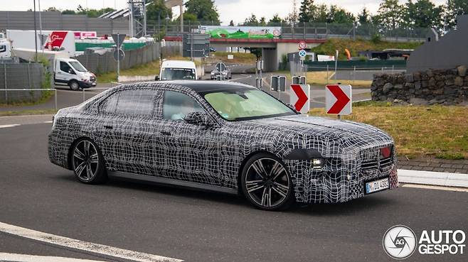 사진 : BMW 7시리즈 페이스리프트 테스트카 (출처=Autogespot)