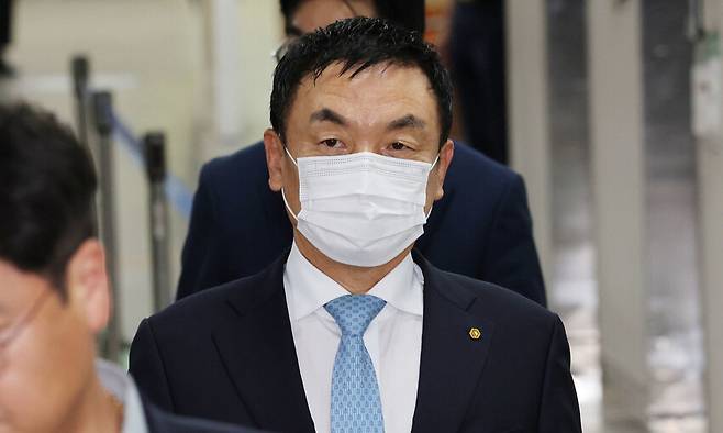 권오수 전 도이치모터스 회장이 지난해 9월 서울 서초구 고등법원에서 도이치 주가조작 관련 항소심에 출석하고 있다. 김태형 기자 xogud555@hani.co.kr