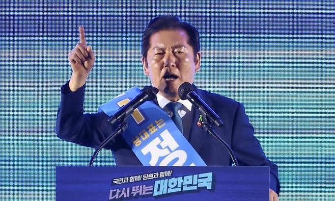 정청래 더불어민주당 대표가 지난 3일 경기 고양시 킨텍스에서 열린 전당대회에서 연설하고 있다. 공동취재사진
