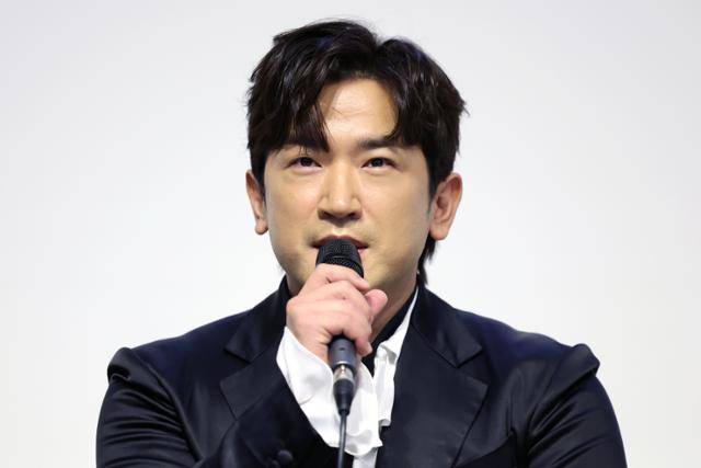 그룹 신화 멤버 이민우가 익명 폭로글로 인해 루머 피해를 입었다. 뉴시스