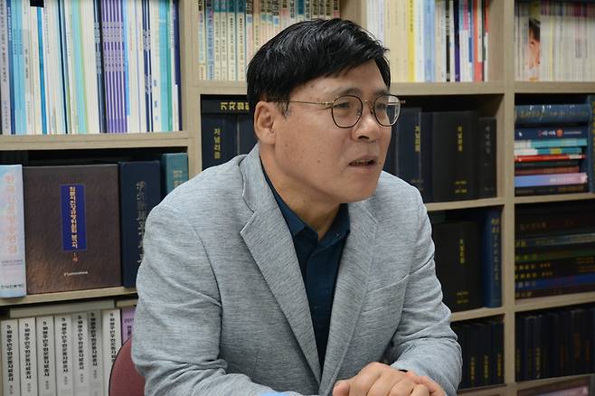 ​​김의철 전 KBS 사장이 7월28일 서울 중구 한국프레스센터 13층 한국기자협회 회의실에서 기자협회보와 인터뷰하고 있다. /박지은 기자​