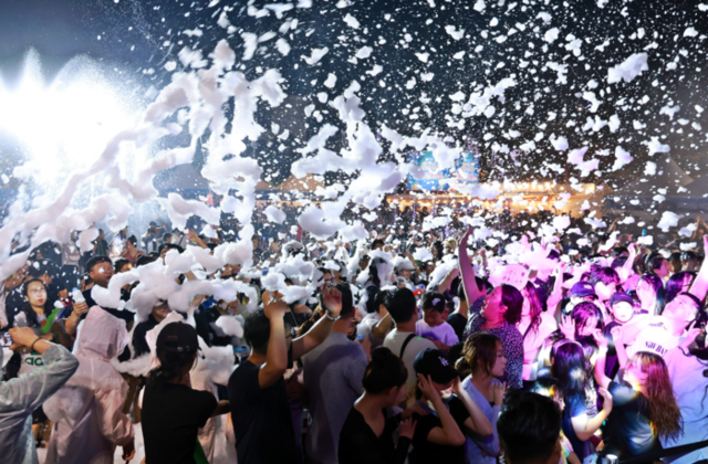 ▲ 지난 26일부터 태백 문화광장 및 황지연못 일원에서 개막된 ‘제10회 한강·낙동강 발원지 축제’와 지난 25일부터 태백산 당골광장 일원에서 시작된 ‘2025 태백 쿨 시네마 페스티벌’이 시민과 관광객들의 뜨거운 호응 속에 3일 마무리됐다. 발원지 축제 선선워터나잇 2일차 모습.