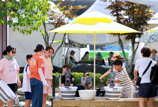 ▲ 지난 26일부터 태백 문화광장 및 황지연못 일원에서 개막된 ‘제10회 한강·낙동강 발원지 축제’와 지난 25일부터 태백산 당골광장 일원에서 시작된 ‘2025 태백 쿨 시네마 페스티벌’이 시민과 관광객들의 뜨거운 호응 속에 3일 마무리됐다. 발원지 축제 선선워터나잇 2일차 모습. 발원지 축제 태백문화광장·황지연못 스케치.