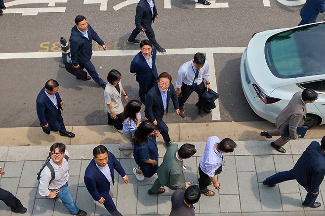 ▲ 대통령실로 이동하는&nbsp;이재명&nbsp;대통령 [연합뉴스]&nbsp;
