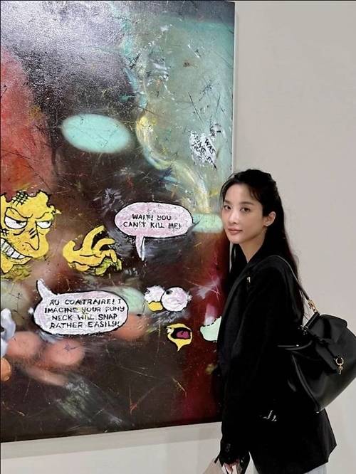 배우 이청아가 단정한 여름 일상룩으로 ‘예술 유전자’의 정수를 증명했다. 사진=이청아 SNS