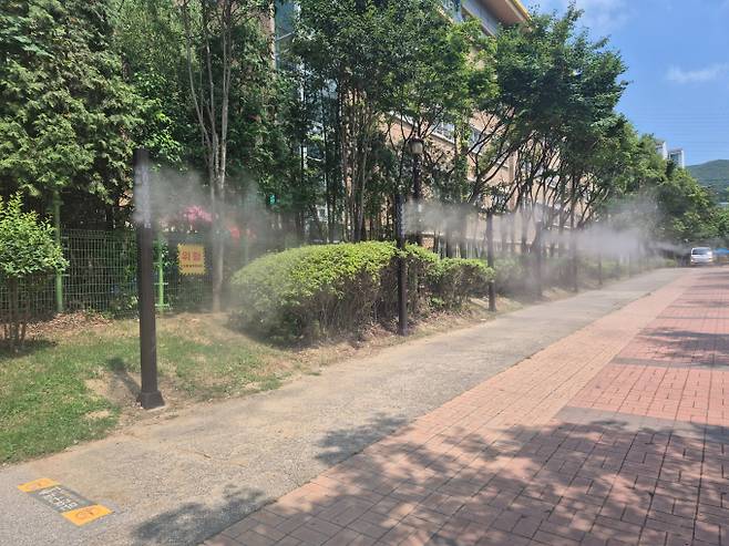 용인특례시 폭염에 대비한 쿨링포그 운영 사진. /사진제공=용인특례시