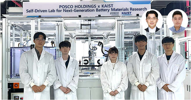 이번 연구를 수행한 KAIST-포스코 연구진. 김동우(아랫줄 왼쪽부터)  KAIST 석사과정, 이현기 박사과정, 강예함 인턴, 배성재 석사과정, 서동화 교수.[KAIST 제공]
