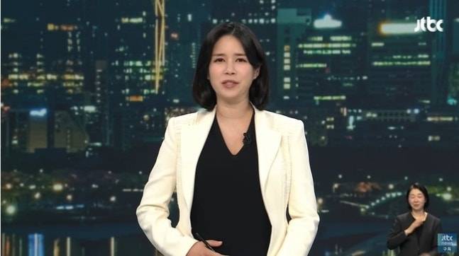한민용 앵커가 JTBC ‘뉴스룸’ 마지막 방송을 하는 모습  [방송 캡처]