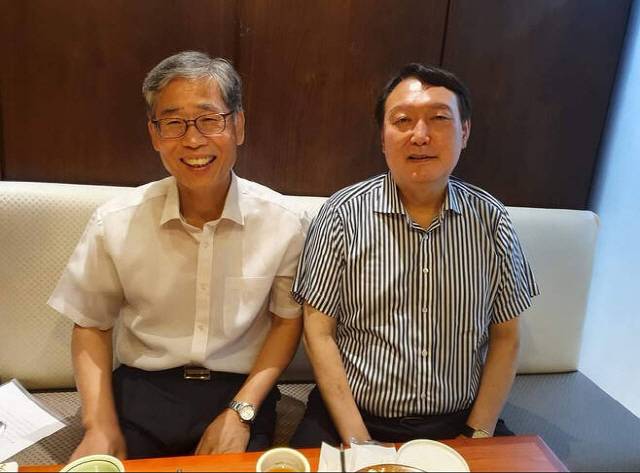 ▲신평 변호사와 윤석열 전 대통령 ⓒ신평 페이스북 갈무리