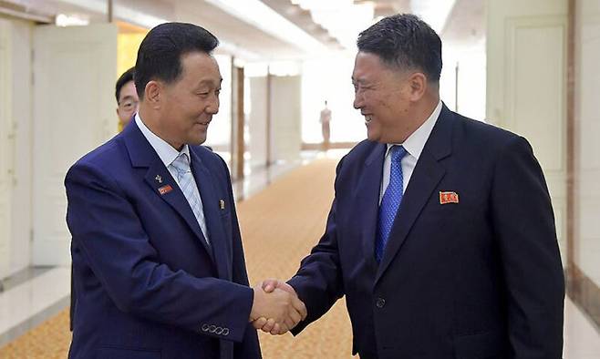 박인철 북한 최고인민회의 의장이&nbsp;스위스 제네바에서 열린 제6차 세계국회의장회의에 참석해&nbsp;러시아 등 4개국과 회담을 가졌다고&nbsp;북한 조선중앙통신은 밝혔다.&nbsp;평양 조선중앙통신·연합뉴스&nbsp;