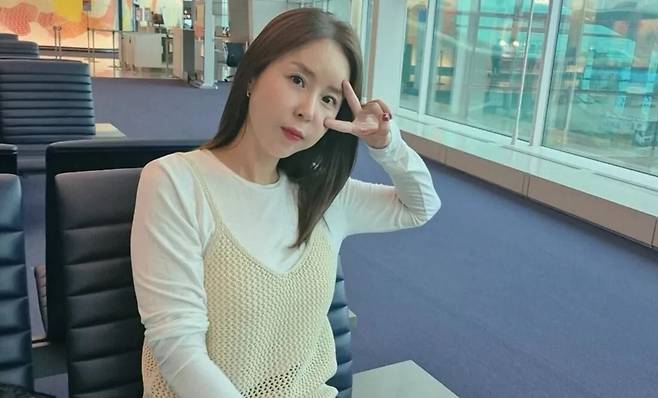 예비남편&nbsp;가수 문원의 여러 의혹으로 곤혹을 겪은 그룹 코요태 신지가 근황을 공개했다. 신지 인스타그램 캡처