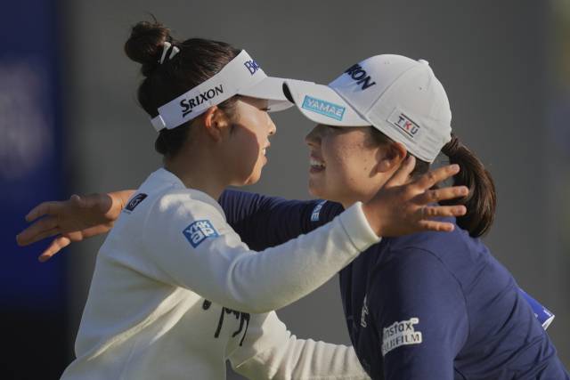 동반 라운드를 펼친 야마시타(왼쪽)와 다케다. 사진 제공=AP연합뉴스