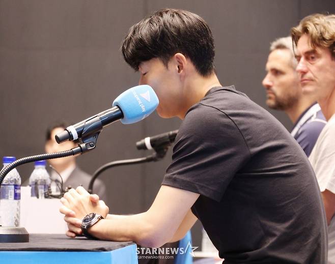 2025 쿠팡플레이 시리즈 토트넘 홋스퍼 FC 기자회견이 2일 서울 여의도 TWO IFC 3층 The Forum에서  열렸다.  토트넘 홋스퍼 손흥민이 기자들의 질문에 답하고 있다. /사진=김진경 대기자