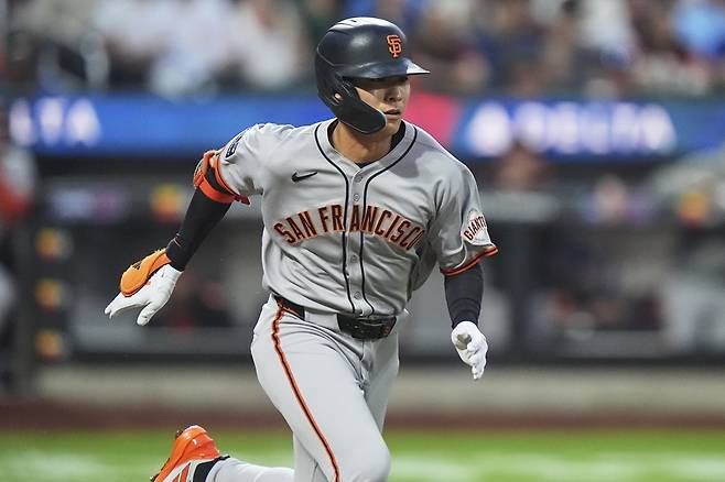 샌프란시스코 자이언츠 이정후가 올해 미국 메이저리그 경기에서 주루하고 있다. AP 연합뉴스