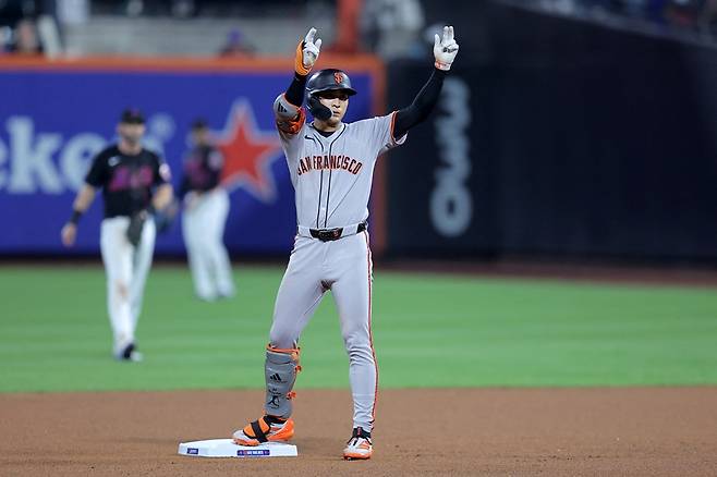 샌프란시스코 자이언츠 이정후가 올해 미국 메이저리그 경기에서 세리머니하고 있다. REUTERS 연합뉴스