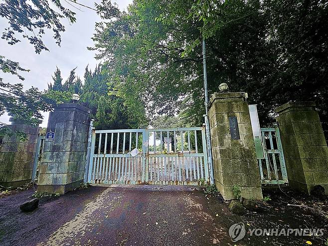 제주 폐교 명월국민학교 제주시 한림읍 명월리의 폐교인 명월국민학교. 한때 카페로 개조돼 활용되기도 했다. 2025.6. [연합뉴스 자료사진]