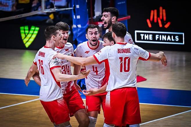득점 후 기뻐하는 폴란드 남자배구 대표팀 선수들 [FIVB 홈피 캡처. 재판매 및 DB 금지]