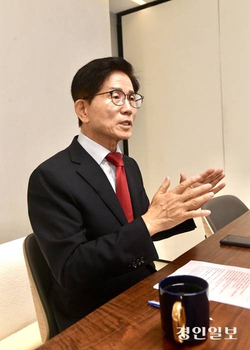 김문수 국민의힘 당대표 후보는 이재명 정부에 대해 “입법·사법·행정뿐 아니라 방송·노조·교회 등 종교인까지 장악하려 한다”며 대여 투쟁을 예고했다. 2025.8.4 /김우성기자 wskim@kyeongin.com