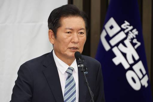 더불어민주당 정청래 신임 대표가 4일 서울 여의도 국회에서 열린 의원총회에서 발언하고 있다. 사진=연합뉴스