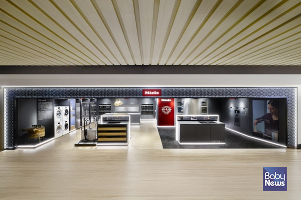 프리미엄 브랜드 가치를 경험할 수 있도록 구현한 롯데백화점 인천점 리뉴얼 매장 전경.&nbsp;ⓒ밀레