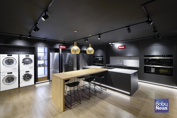 식기세척기, 인덕션, 냉장고, 세탁기 등 밀레의 주방가전과 생활가전을 체험할 수 있는 밀레 롯데백화점 인천점 매장.&nbsp;ⓒ밀레