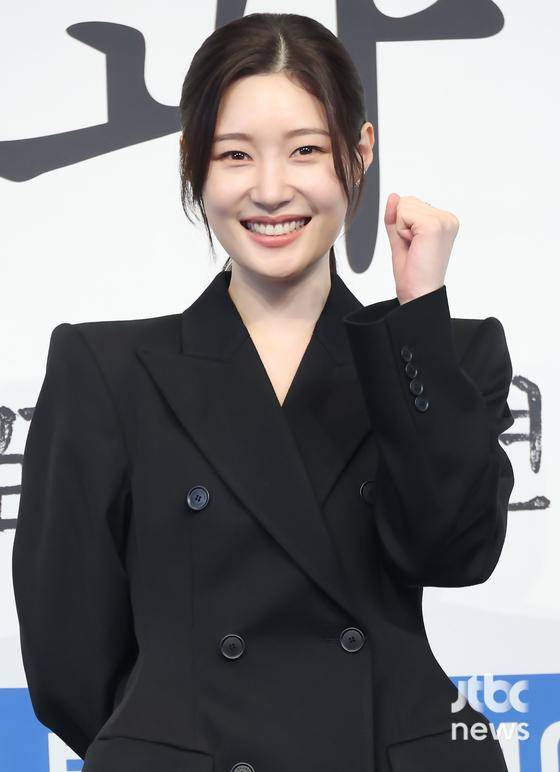 31일 오후 서울 더링크서울 트리뷰트 포트폴리오 호텔에서 JTBC 토일 드라마 '에스콰이어: 변호사를 꿈꾸는 변호사들' 제작발표회가 열렸다. 김재홍 감독, 배우 이진욱, 정채연, 이학주, 전혜빈이 참석했다. 박세완 엔터뉴스팀 기자 park.sewan@jtbc.co.kr
