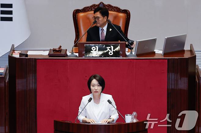 이소영 더불어민주당 의원이 지난달 4일 오후 서울 여의도 국회에서 열린 제426회국회(임시회) 제5차 본회의에서 2025년도 제2회 추가경정예산안 찬성 토론을 하고 있다. 2025.7.4/뉴스1 ⓒ News1 안은나 기자