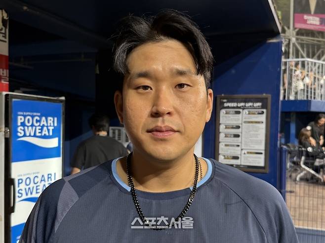 유강남이 경기 전 인터뷰에 임하고 있다. 고척 | 박연준 기자 duswns0628@sportsweoul.com