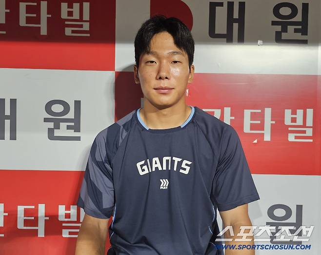 인터뷰에 임한 롯데 장두성. 김영록 기자