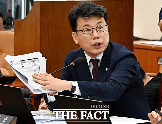 진성준 전 민주당 정책위의장은 2일 "이번 세제 개편안은 코스피 5000을 비롯한 이재명 정부 국정과제의 재원을 마련하고, 무엇보다 윤석열 정권이 훼손한 세입기반을 원상회복하기 위한 것"이라고 강조했다. /배정한 기자