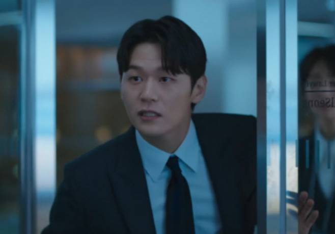 '에스콰이어' 이학주, 악역 벗고 완벽 변신 JTBC '에스콰이어: 변호사를 꿈꾸는 변호사들'