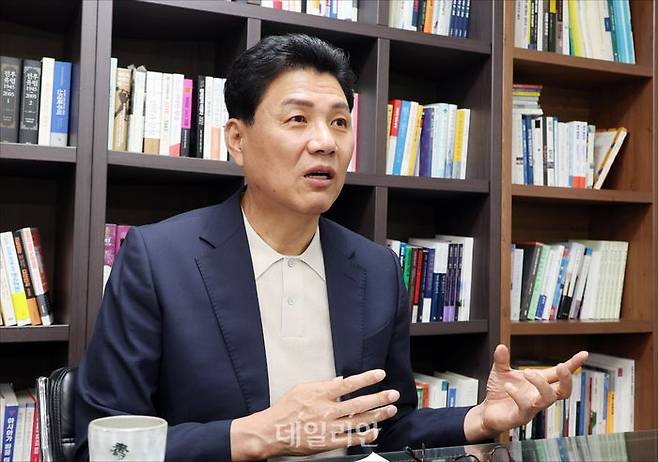 엄경영 시대정신연구소장이 데일리안과 인터뷰를 하고 있다. ⓒ데일리안 홍금표 기자
