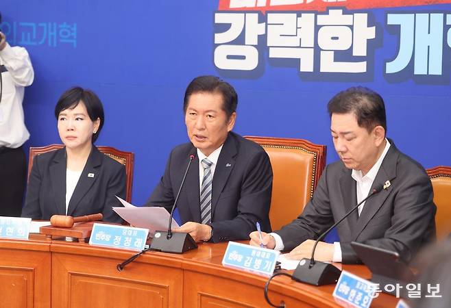 4일 오전 국회 본청에서 더불어민주당 정청래 신임 당 대표 주재로 최고위원회의가 열렸다. 장승윤 기자 tomato99@donga.com