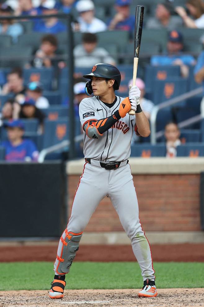 <yonhap photo-2093=""> NEW YORK, NEW YORK - AUGUST 02: Jung Hoo Lee #51 of the San Francisco Giants stands at bat during the eighth inning against the New York Mets at Citi Field on August 02, 2025 in the Queens borough of New York City. Ishika Samant/Getty Images/AFP (Photo by Ishika Samant / GETTY IMAGES NORTH AMERICA / Getty Images via AFP)/2025-08-04 07:12:33/ <저작권자 ⓒ 1980-2025 ㈜연합뉴스. 무단 전재 재배포 금지, AI 학습 및 활용 금지></yonhap>